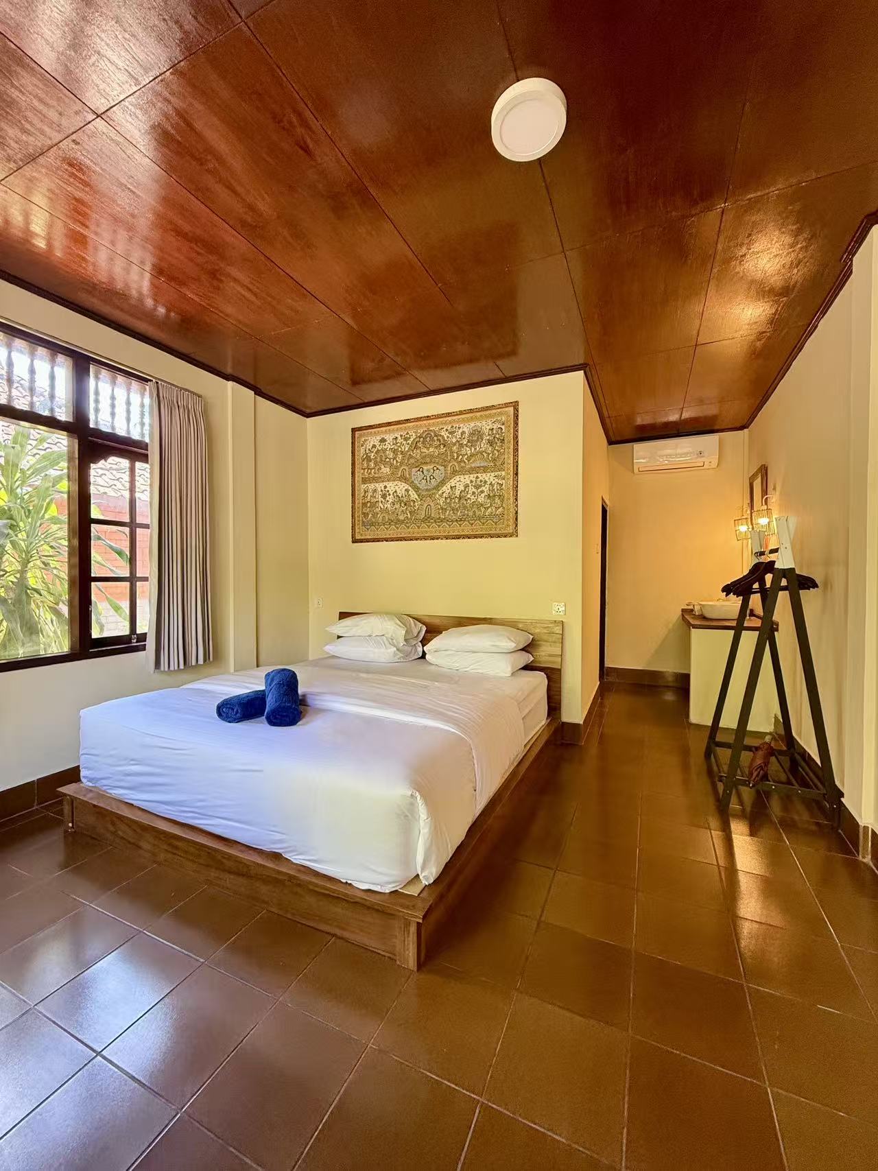 Double Room — Overview
